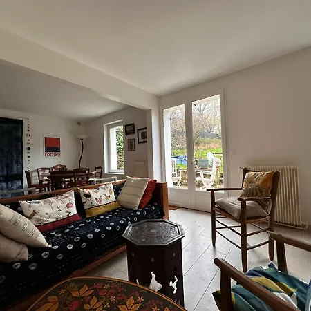 *countryside In Town * Close To Paris* Holiday home Chaville