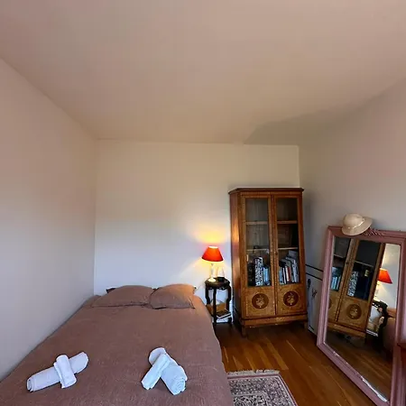 *countryside In Town * Close To Paris* Holiday home *