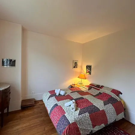 *countryside In Town * Close To Paris* Holiday home *
