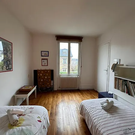 *countryside In Town * Close To Paris* Holiday home *