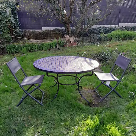 *countryside In Town * Close To Paris* Holiday home Chaville
